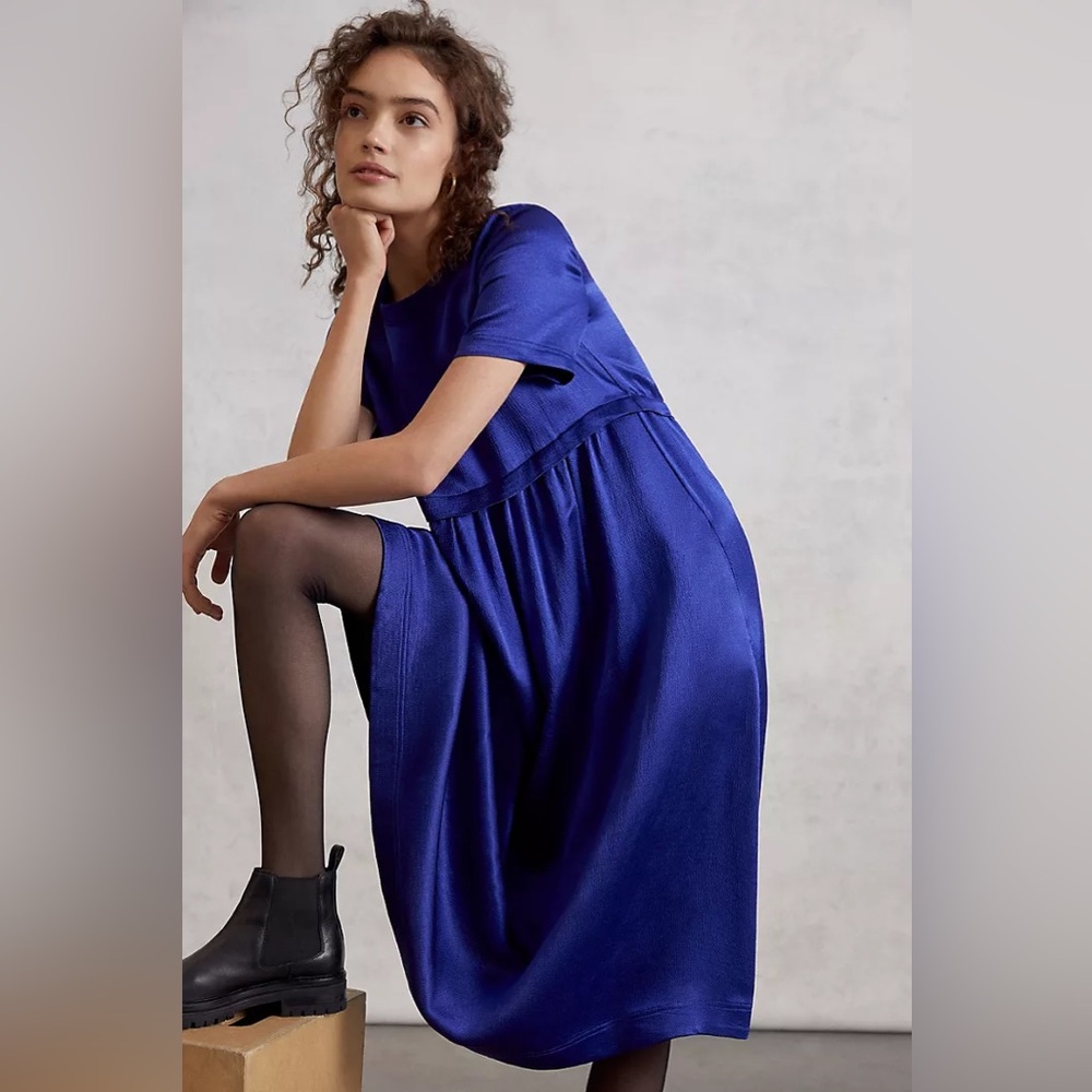 Elegant Royal Blue Short-Sleeve Midi Dress